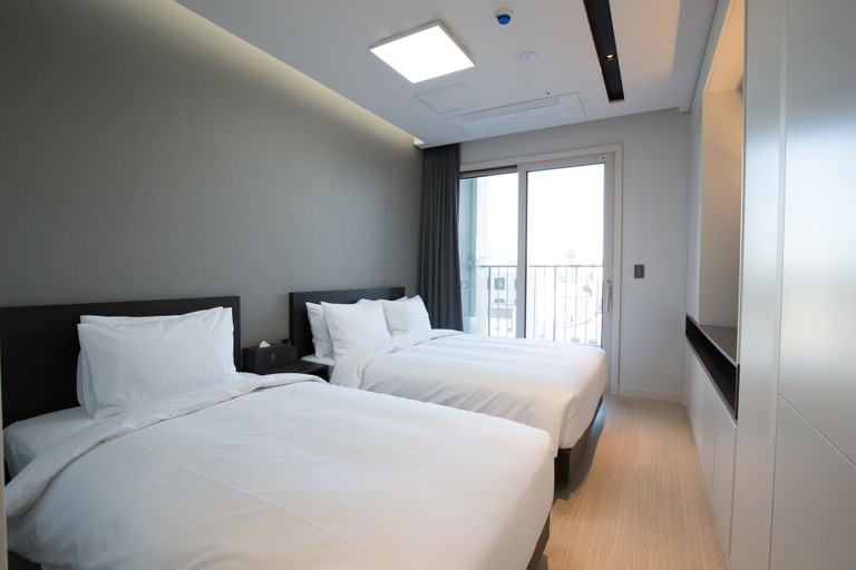Bedroom 4, Sunrise Hotel, Sokcho