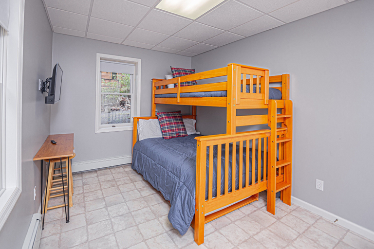 Bedroom 2, Docktails & Dreams, Garrett