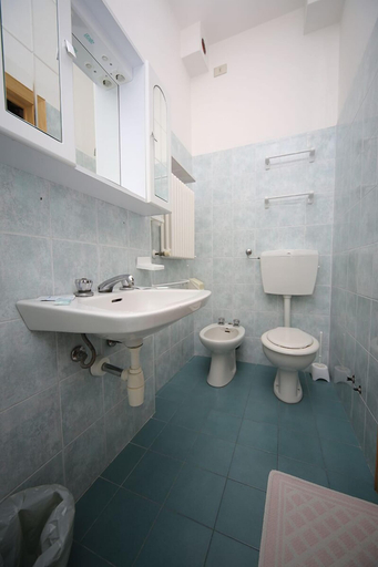 Bathroom 4, Hotel Lugano, Rimini