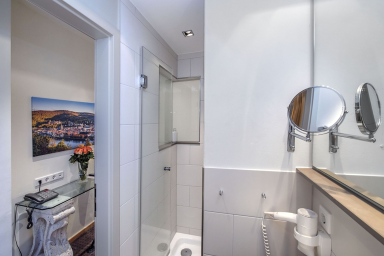 Bathroom 4, Hotel Heidelberger Hof, Heidelberg