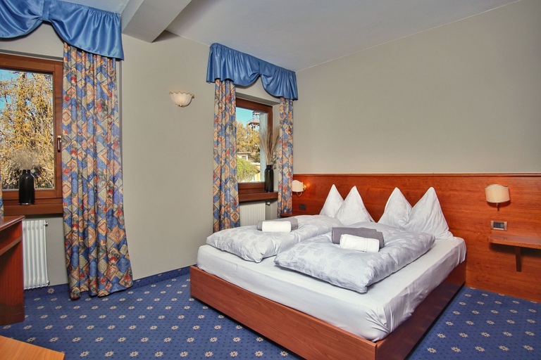 Bedroom 2, PanoramaHotel Penegal, Trento