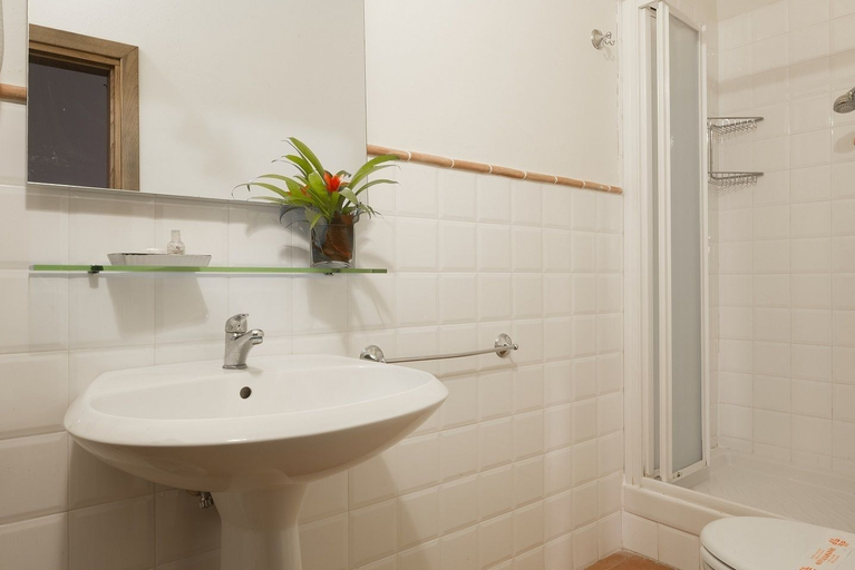 Bathroom 3, Bosco Lazzeroni Residence, Florence
