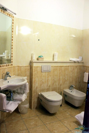 Bathroom 3, Hotel Sette e Mezzo, Potenza