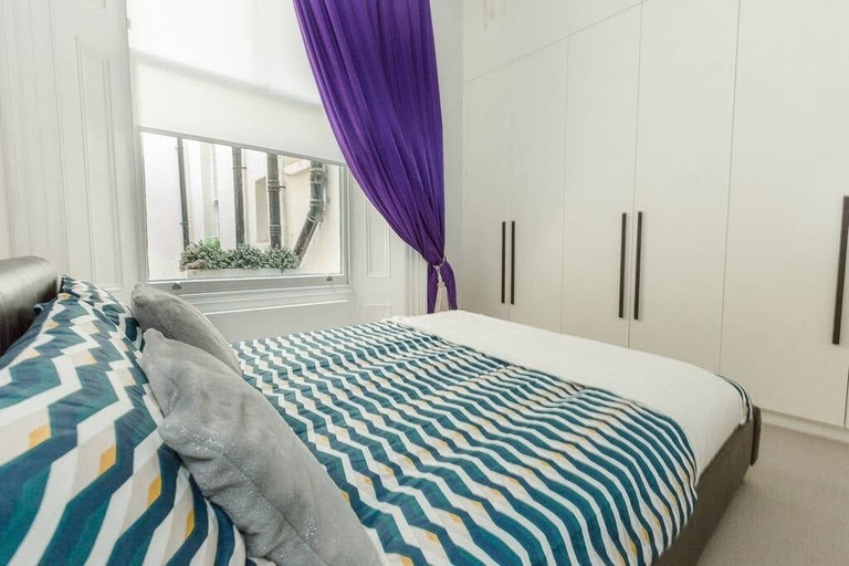 Bedroom 2, Modern 1BR Period Property in Kensington, London