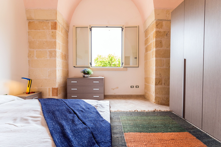 Others 5, Casina Farnarari, Lecce
