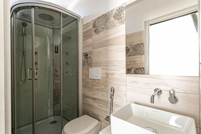 Bathroom 4, Bilocale con piscina a 500 m dal mare, Lecce