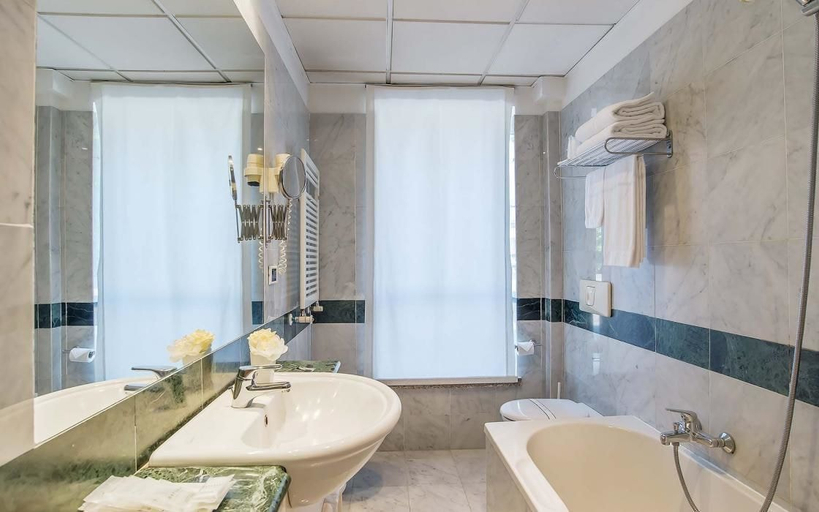 Bathroom 5, Mini Palace Hotel, Viterbo