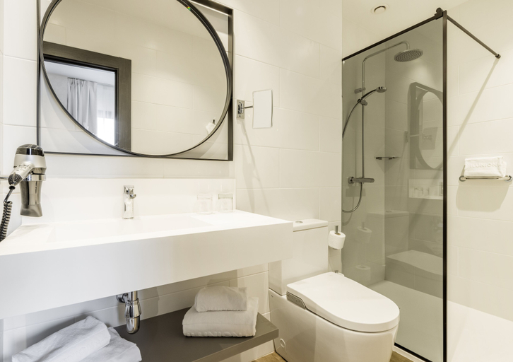 Bathroom 5, Hotel ILUNION San Mamés, Vizcaya