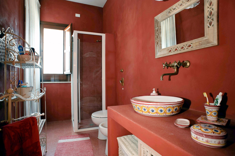 Bathroom 3, Casa Valderice, Trapani