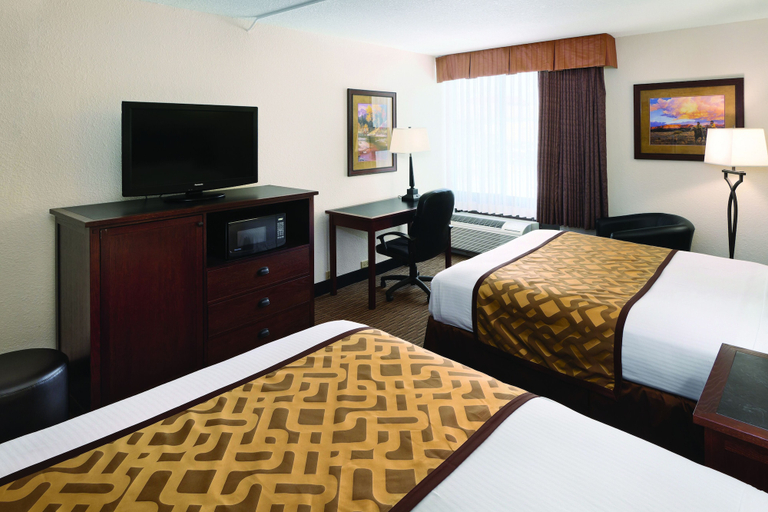 Bedroom 3, Western Heritage Hotel and Conference Center, an Ascend Collection Hotel, Natrona