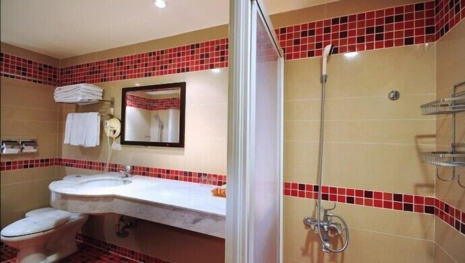 Bathroom 3, Cingjing Guest House, Nantou