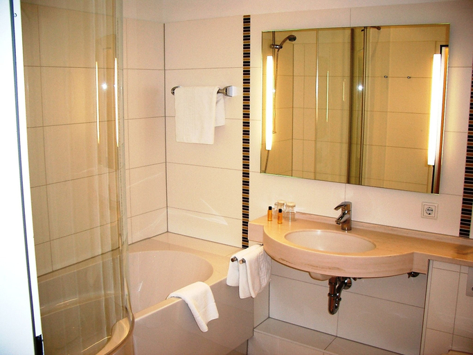 Bathroom 5, Hotel Hof Sudermühlen, Harburg
