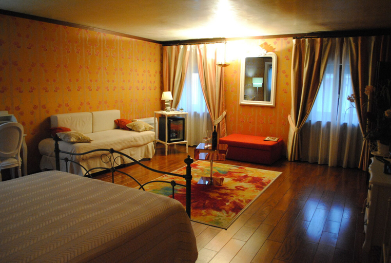 Bedroom 2, Locanda San Giacomo, Asti