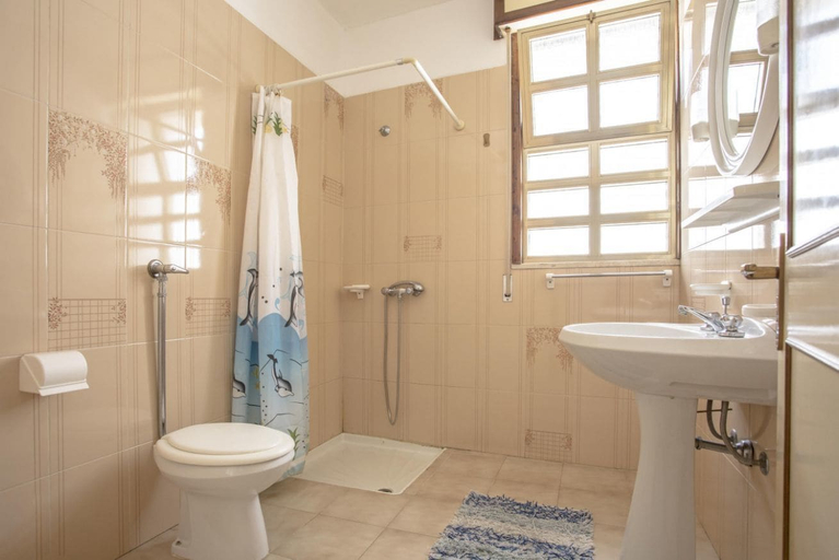 Bathroom, Gallipilo LowCost, Lecce