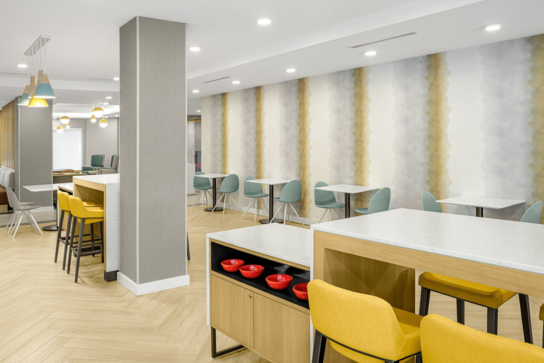 Food & Drinks 5, TownePlace Suites by Marriott Ironton, Lawrence