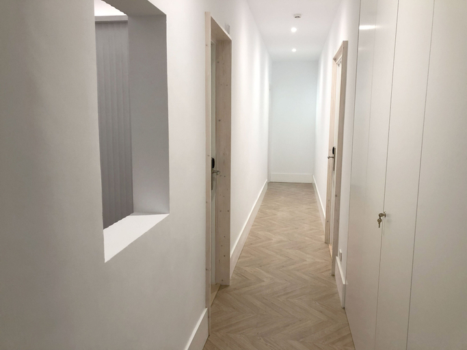 Others 5, The Mohouse Boutique Room, Barcelona
