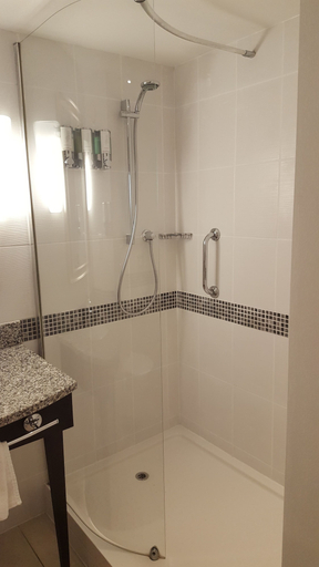 Bathroom 4, Hampton by Hilton Corby/Kettering, Northamptonshire