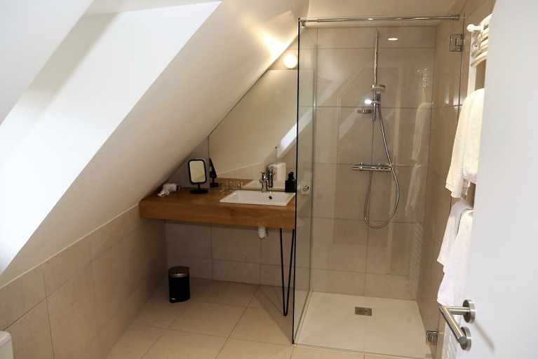Bathroom 5, L'Argence, Aveyron