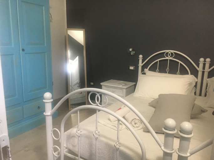 Bedroom 4, BeB il Pomo D'Oro, Cagliari