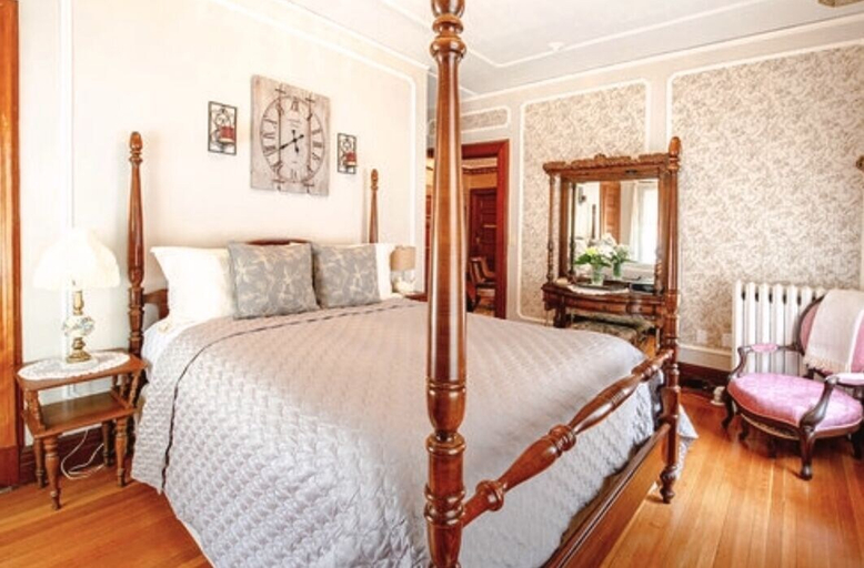 Bedroom 2, Mathis House, A Victorian Bed & Breakfast and Tea Room at 600 Main, Ocean