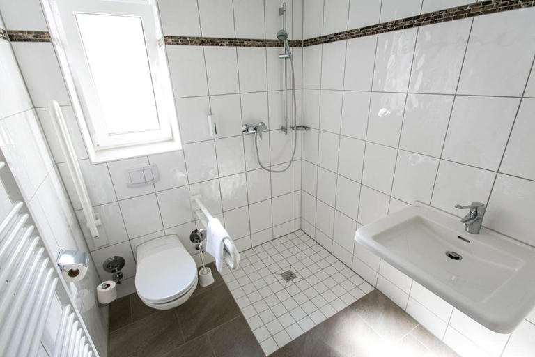 Bathroom 3, Heilbronner Pension am Theater, Heilbronn