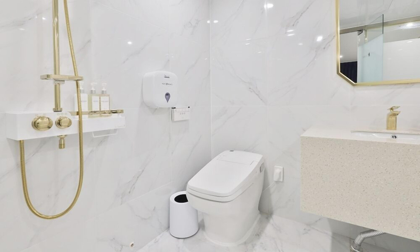 Bathroom 4, Hotel Palace Gyeongju, Gyeongju