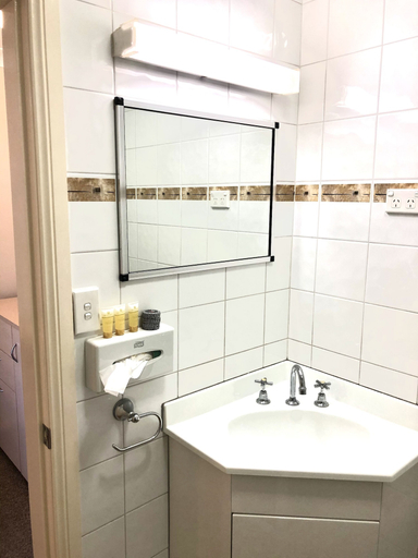 Bathroom 3, Overlander Motor Lodge, Gunnedah