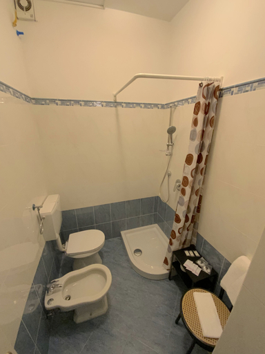 Bathroom 3, Hotel Naviglio, Lucca