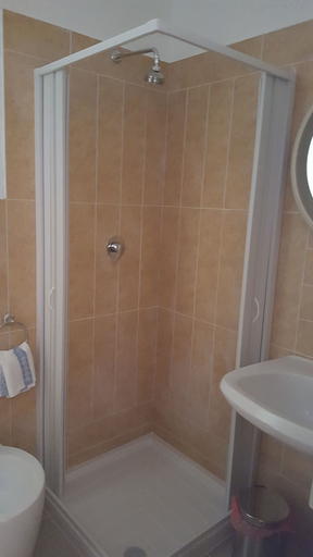 Bathroom 4, Hotel L'Ancora, Nuoro