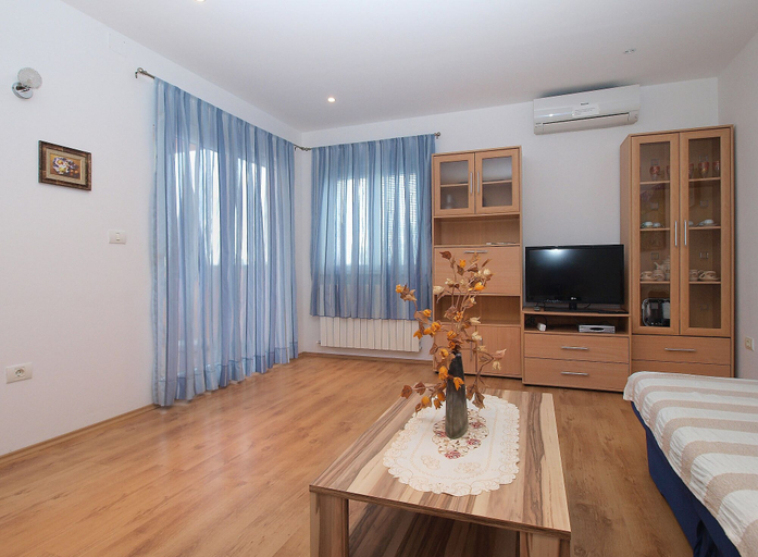 Others 4, Apartment Mirsad 1282, Fažana