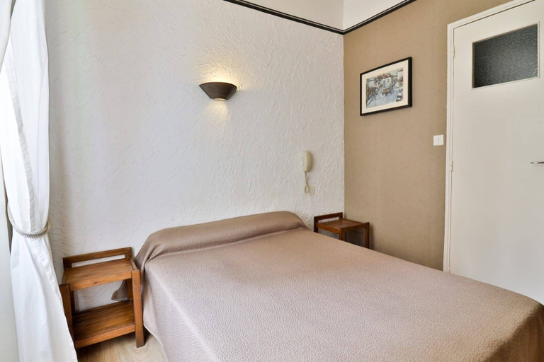 Bedroom 4, Hotel Le Jaures, Var