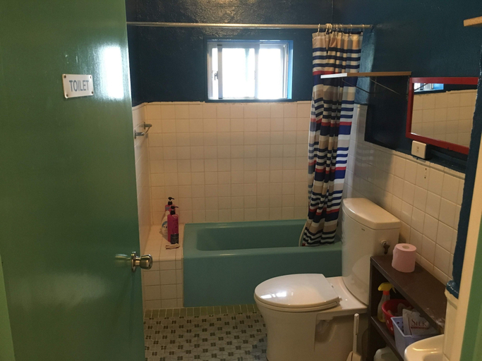 Bathroom 3, Life Rock, Chatan