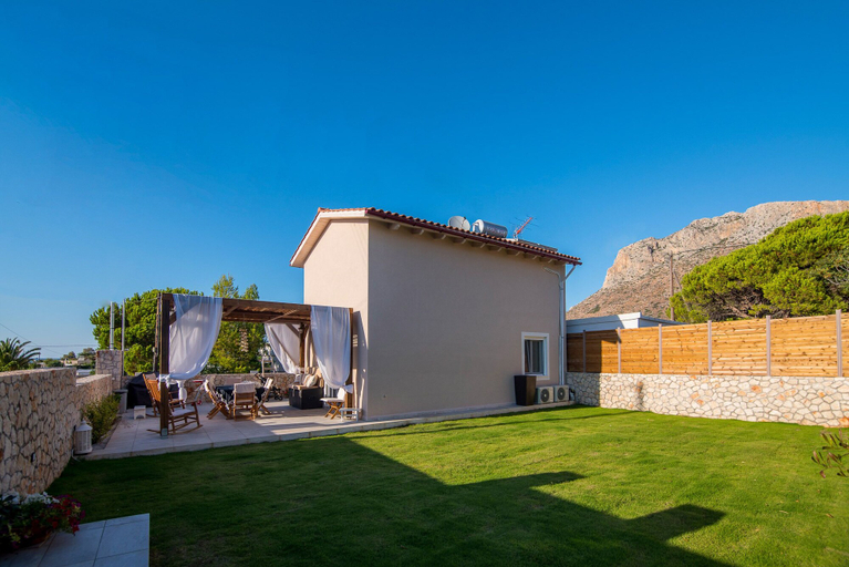 Exterior & Views 2, Gorgeous Villa with Garden - Stavros Beach, Crete