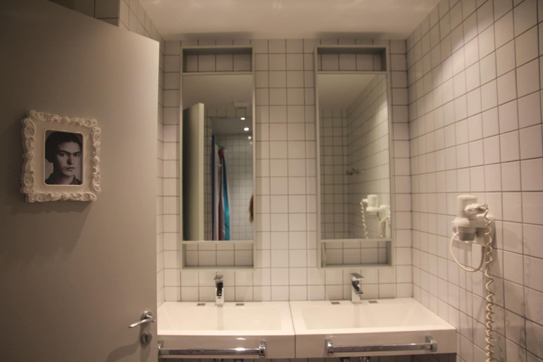 Bathroom 4, Don Moustache Hostel, Barcelona