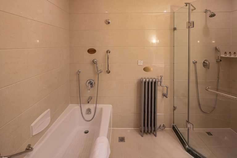 Bathroom 5, Broadway Mansions Hotel - On the Bund, Shanghai