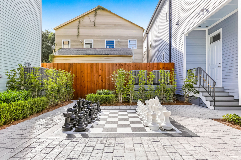 Exterior & Views 2, Amazing 4BR w Balcony by Hosteeva, Orleans