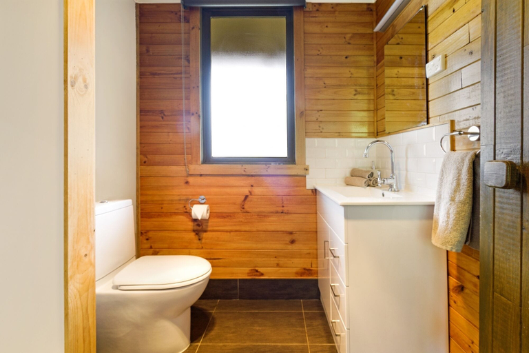 Bathroom 3, Mole Creek Cabins, Meander Valley