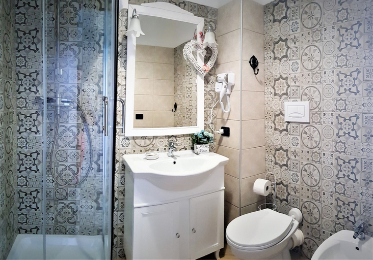 Bathroom 5, Glamour Bed And Breakfast, Cosenza