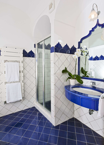 Bathroom 5, Covo dei Saraceni, Salerno