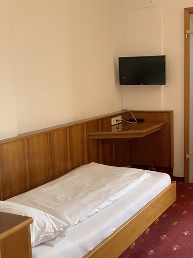 Bedroom 4, Hotel Erlenbacherhof, Hochtaunuskreis