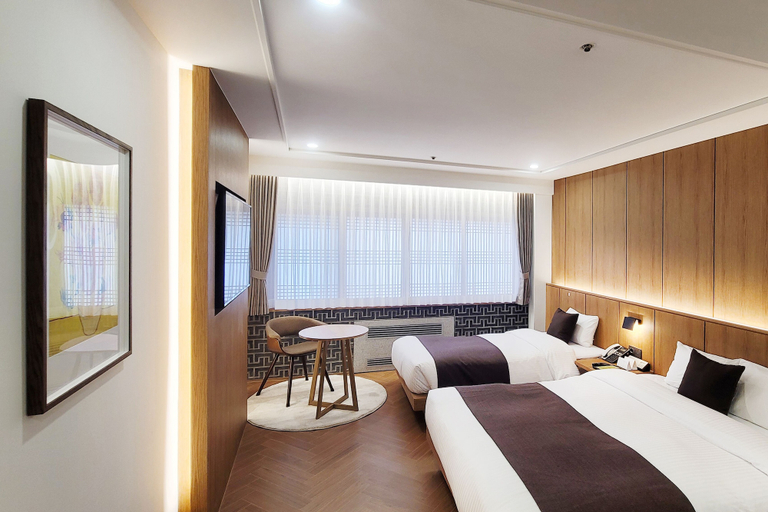 Bedroom 5, Commodore Hotel Busan, Dong