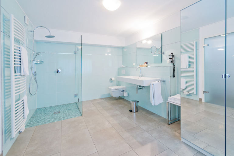 Bathroom 3, Romantik Waldhotel Mangold, Rheinisch-Bergischer Kreis