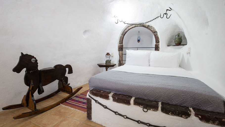 Bedroom 5, Mylopetres, South Aegean