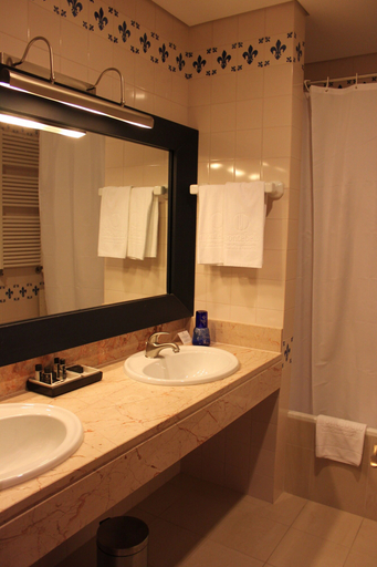 Bathroom 5, Parador Casa da Ínsua, Penalva do Castelo