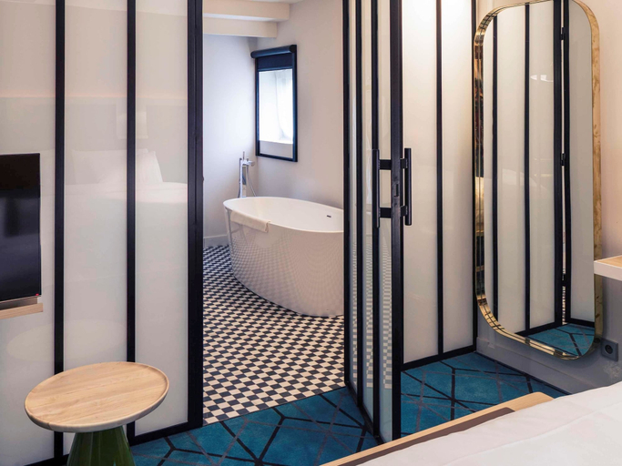 Bathroom 4, Mercure Nantes Centre Gare Hotel, Loire-Atlantique