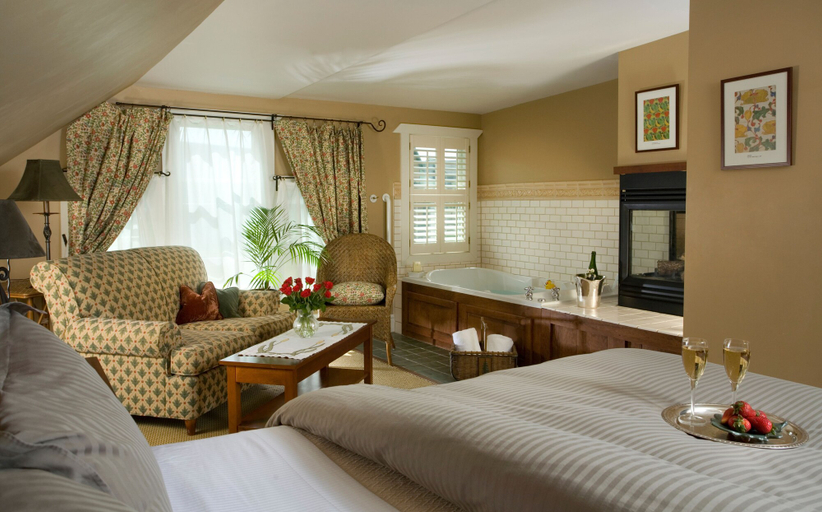 Bedroom 4, Lake Pointe Inn, Garrett