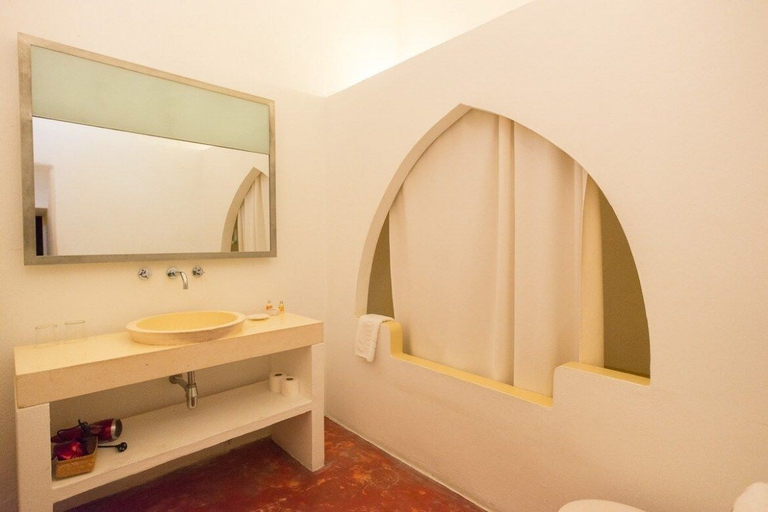 Bathroom, Hotel Tres Sants, Baleares