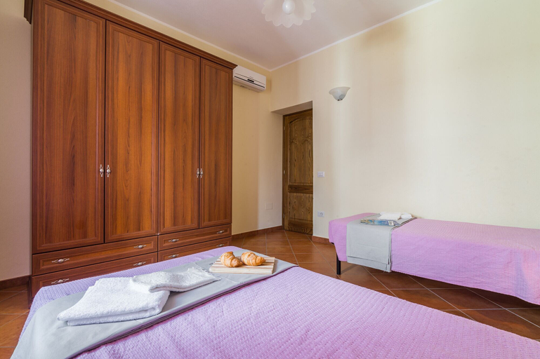 Others 5, AffittaSardegna - Casa Pineta 2, Nuoro