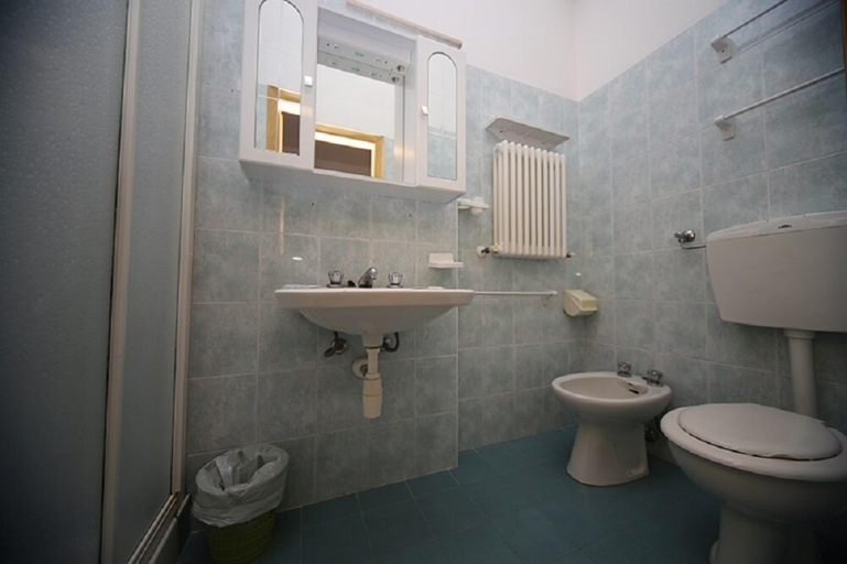 Bathroom 3, Hotel Lugano, Rimini