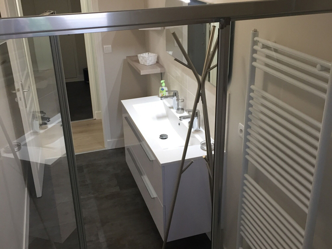 Bathroom 4, La Tour de Lierre 1, Indre-et-Loire